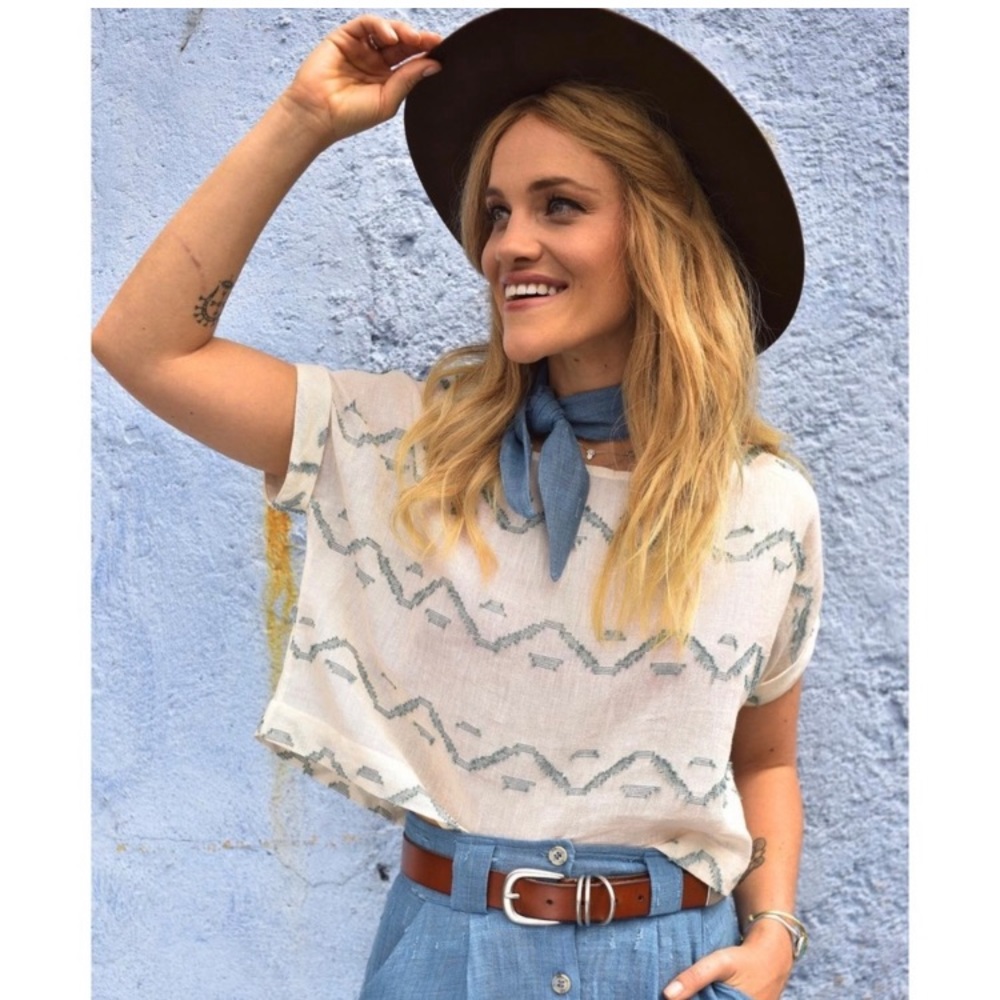 Stela 9 Cream and Blue Crop Top Loose fit Short Sleeve Anthropologie M Bohemian